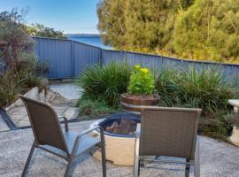 Reflections Pet Friendly Waterfront, hotel a Basin View