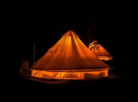 Garden Beds Glamping, luxury tent in Blackwood