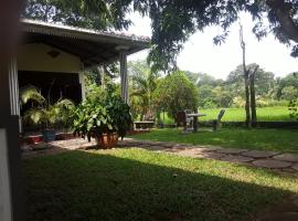 Hansika Guest Inn, hôtel à Buttala