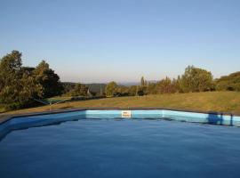 Maison avec piscine 6 personnes, rumah percutian di Saint-Étienne-de-Boulogne