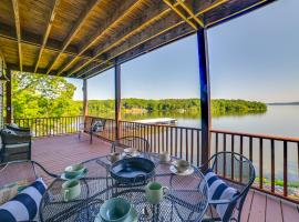 Lakefront Murray Vacation Rental with Deck and Views!, хотел в Faxon