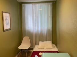 Small Private Room in Los Angeles wIth Free Strong WIFI!!!, homestay in Los Angeles
