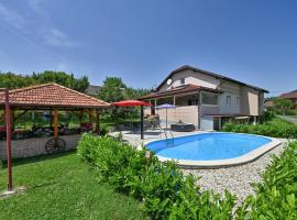 Stunning Home In Breznicki Hum With Wifi, 1 Bedrooms And Jacuzzi, hotel din Hrašćina