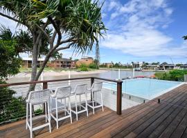 Stunning Mooloolaba Waterfront Home -10 guests ZB1, hotel in Mooloolaba