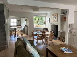 Billie's seaside retreat, holiday home in Lyme Regis