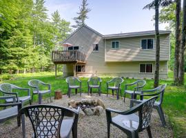 Serene Pentwater Getaway with Yard Near Lakes, hotel in Pentwater