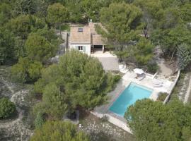 Le Montagard - Exceptional Holiday Home, hotell i Blauvac