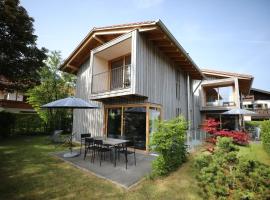 Traumferienhaus 2 mit Sauna und Bergblick, casa vacanze a Garmisch-Partenkirchen