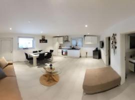 Schöne Einliegerwohnung 200m vom Wasser entfernt، بيت عطلات في شتاين آم راين