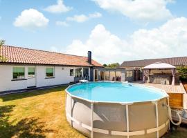 Awesome Home In Helsingborg With Outdoor Swimming Pool, Wifi And Private Swimming Pool, hotel di Helsingborg