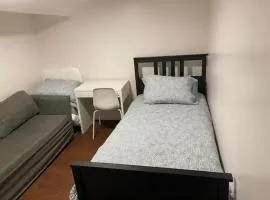BASEMEWNT Room with private bathroom 36C