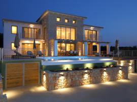 Tsakmakis Villas Luxury- Panoramic Sea View - Lefkada, отель в городе Цукаладес