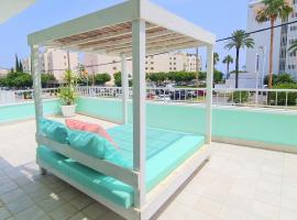 Tabbu ibiza apartments, hotel cerca de Santos Coast Club, Playa d'en Bossa