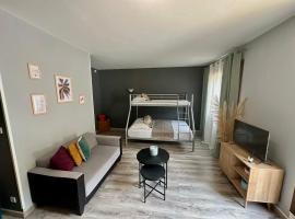 Appartement avec plage et parking, appartement in Pietranera