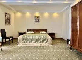 Platinum Hotel