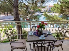 House Dinka with Pool, hotel di Porat