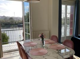 Ambiance Seine, appartement surplombant la Seine -51 M2, Anémone-、Thomeryのホテル