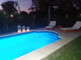 casa con pileta climatizada, tiempo para descansar, Pilar, hotel with jacuzzis in Villa Rosa