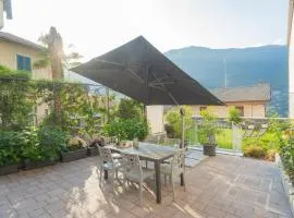 Pozzo Vertical Apartment with garden and parking by Rent All Como