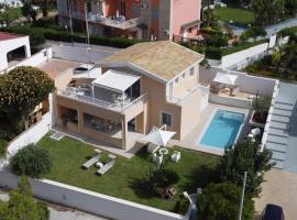 Luxury Villa Urania with pool - Stella del Mare Fontanebianche – dom wakacyjny w mieście Fontane Bianche