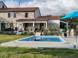 Holiday Home For 8 people, POOL + SEA view