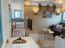 heart of the golan heights cabin -בקתה במטע, holiday home in Eli Ad