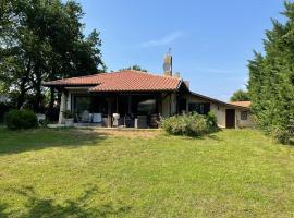 Villa Familiale, hotel with parking in Le Teich