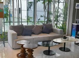 Two Storey Penthouse with Fantastic View, aluguel de temporada em Manila
