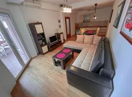 Korun's Lakeview Apartment