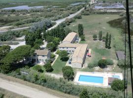 Mas de la Tour Carbonnière, holiday park in Aigues-Mortes