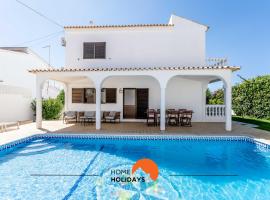 #072 Private Pool and Garden with AC and Game Room, khách sạn golf ở Albufeira