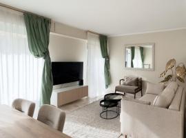 Croisette Palm Beach - Quiet Area - short walk to Beach & direct Bus to Palais, hotell Cannes'is