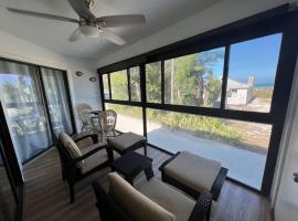 GULFBEACHPLACE HOLMES BEACH، فندق في هولمز بيتش