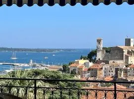 3BR Sea View Apartment Private Terrace Steps to Old Town & Palais