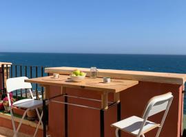 Ático dúplex - 1ª Linea playa, self-catering accommodation in Adra