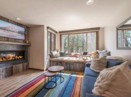 Northstar Bike Hike Ski In and Out Condo Pools Hot Tubs Courts Walk to Village, khách sạn ở Truckee