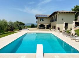 Heart House Franciacorta، فندق في إيربوسكو