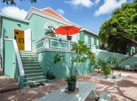 Colorful historical city apartment, Otrobanda