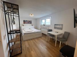 *moderne Wohnung ANTON in VS mit Küche+Bad, magánszállás Villingen-Schwenningenben