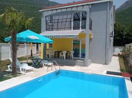 House with pool - Mitrovic, cabaña o casa de campo en Herceg Novi