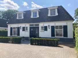 Great holiday home with a heated pool, hotel en Kaatsheuvel