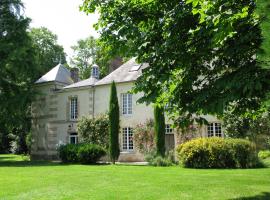 les grandes hayes, hotel with parking in Coulonges-sur-Sarthe