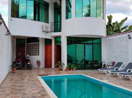 Alojamiento Familiar Villa Palmeras, hotel en Tarapoto