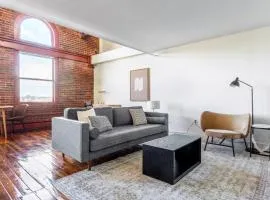 S End Loft w Pool Art Gallery Steps to T BOS-359