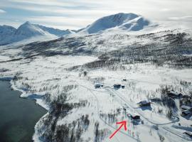 Storgalten gjestehus, parkolóval rendelkező hotel Nord-Lenangenben