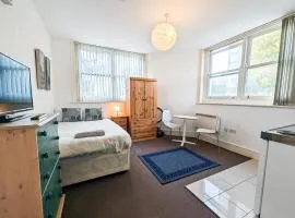 Cozy Central Apartments - with Private Kitchens & Bathrooms