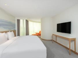 Crowne Plaza Zhuhai City Center by IHG, hotel di Zhuhai