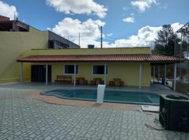 Casa com piscina, hôtel à Santana de Parnaíba