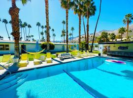 A PLACE IN THE SUN Hotel - ADULTS ONLY Big Units, Privacy Gardens & Heated Pool & Spa in 1 Acre Park Prime Location, PET Friendly, TOP Midcentury Modern Boutique Hotel, golfhotelli kohteessa Palm Springs