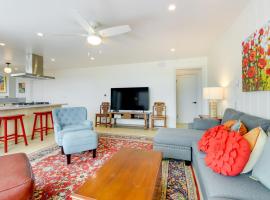 Pet-Friendly El Cerrito Home Deck, Sauna and Views!, casa vacanze a El Cerrito